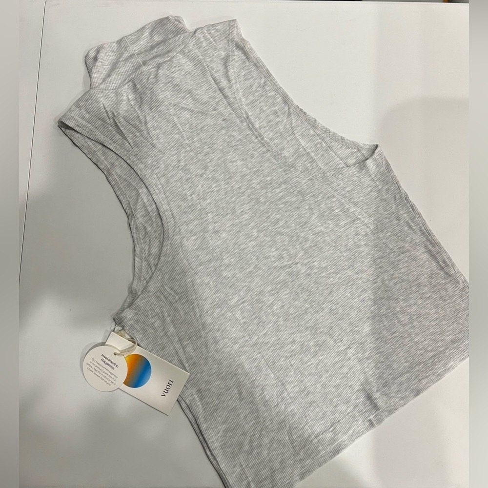 Vuori Women's Medium Cove Funnel Neck Tank Light Heather Grey NWT Stretch Knit - Picture 3 of 6